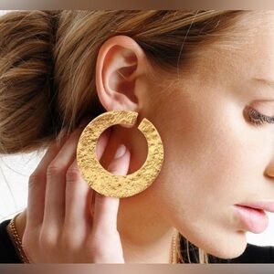 Zara Oversized Flat Hoops NWT ✨🔥✨✨✨✨